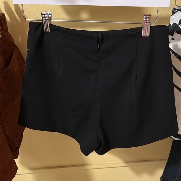 EMBROIDERED SHORTS EUC ..Stella/Laguna Beach SIZE SMALL BOHO - Picture 3 of 3